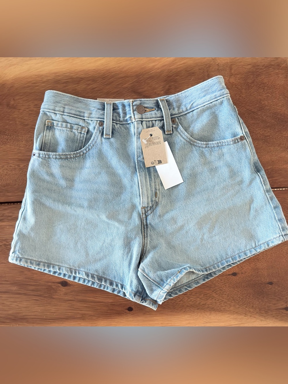 NWT Levi’s Light Blue High-Waist Mom Women’s Shorts Size 27